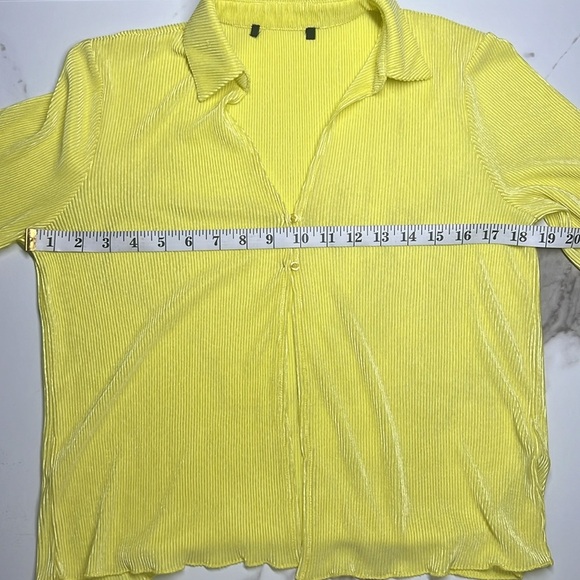 Forever 21 Yellow Crepe Blouse Size M - Picture 6 of 9